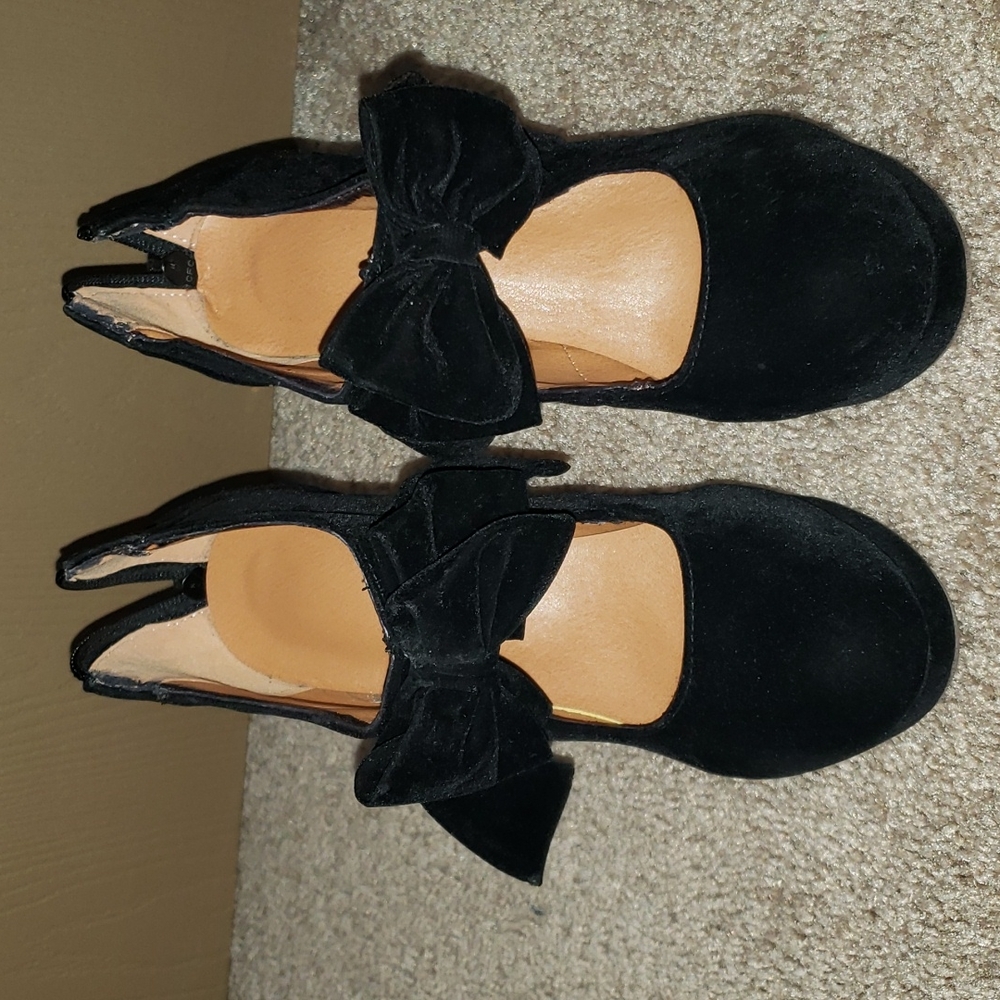 Vintage style bowtie pumps